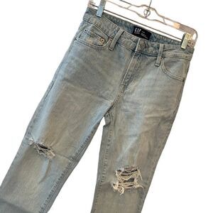 EUC Gap Denim Universal Slim Boyfriend Light Wash Raw Edge Jeans‎ Size 0/25R